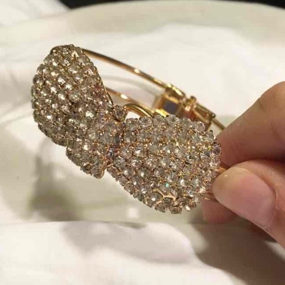 Jewelry - Bling bow bracelet! <3
